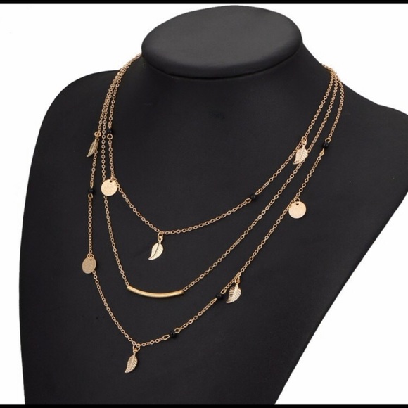 Boho sequin leaf necklace - Picture 7 of 7